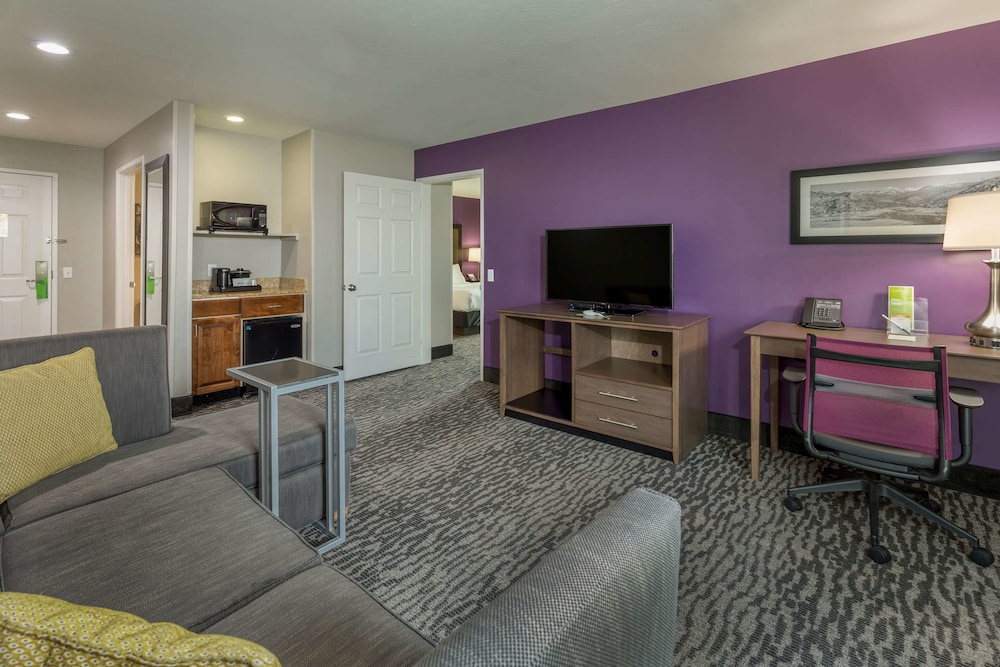 La Quinta Inn & Suites by Wyndham Visalia/Sequoia Gateway 13/60
