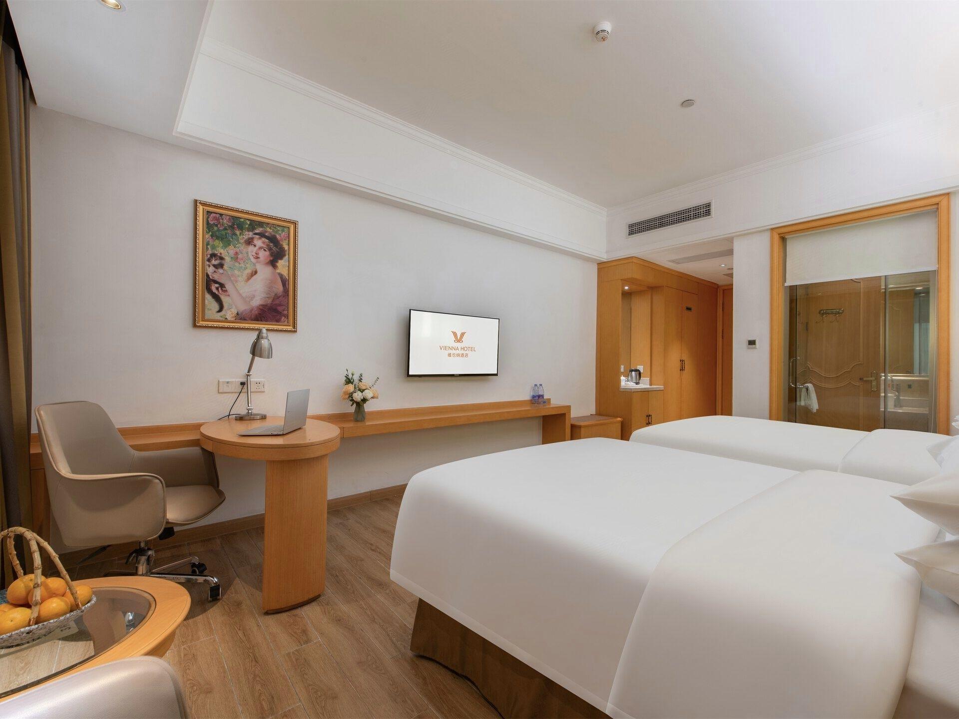 Vienna Hotel (Foshan Wenhua North Road) 24/56