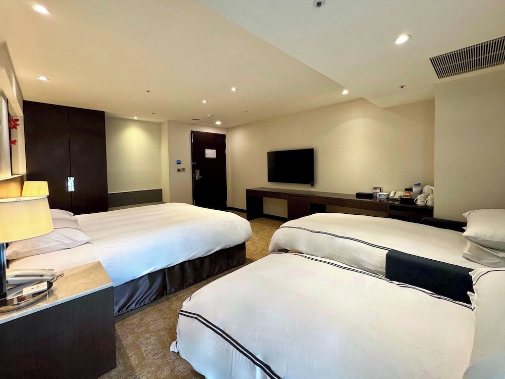 Deluxe, Quadruple, King Bed, No Window, 2 Sofa