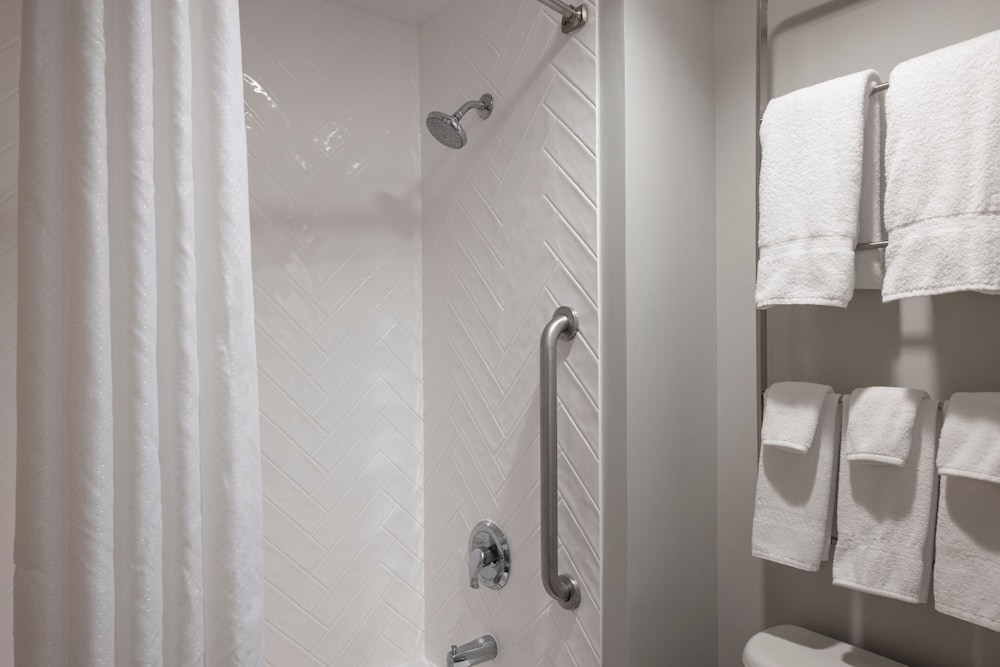 Towneplace Suites Chicago Lombard 50/50