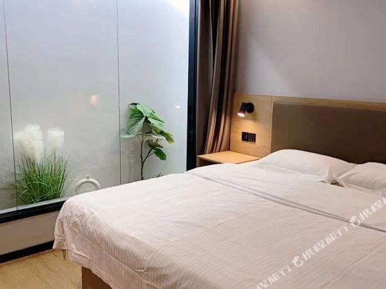 FEATURE, QUEEN BED