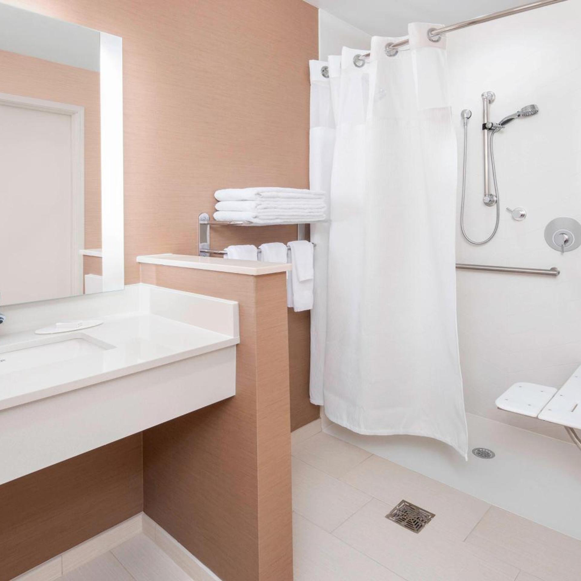 جناح تنفيذي بسرير كينج مع أريكة، Fairfield Inn & Suites By Marriott Poplar Bluff 5/7