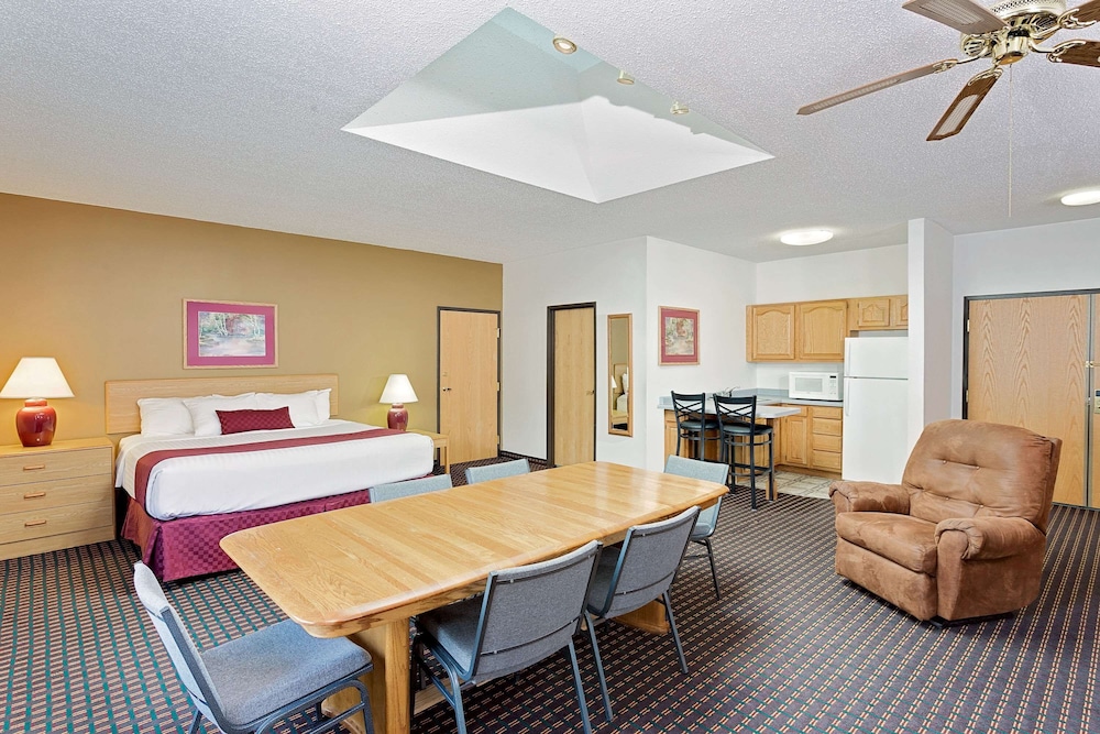 Ramada by Wyndham Richland Center 20/52