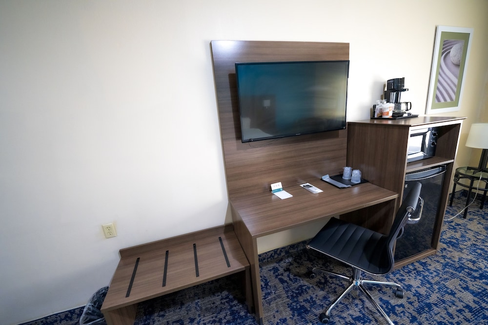 Quality Inn & Suites Monroeville South 20/26