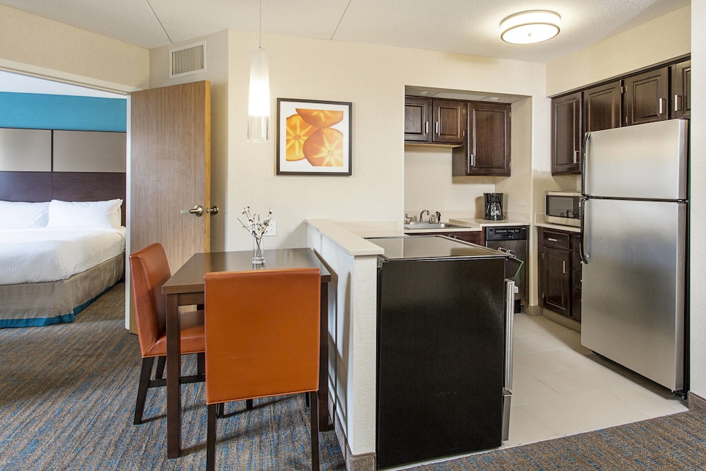 Residence Inn by Marriott West Rochester 21/26