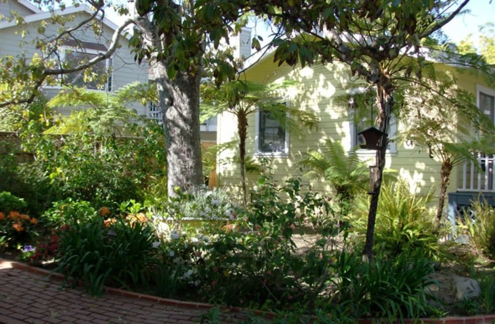 Secret Garden Inn 67/73