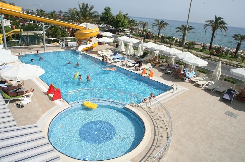 White Gold Hotel & Spa 61/67