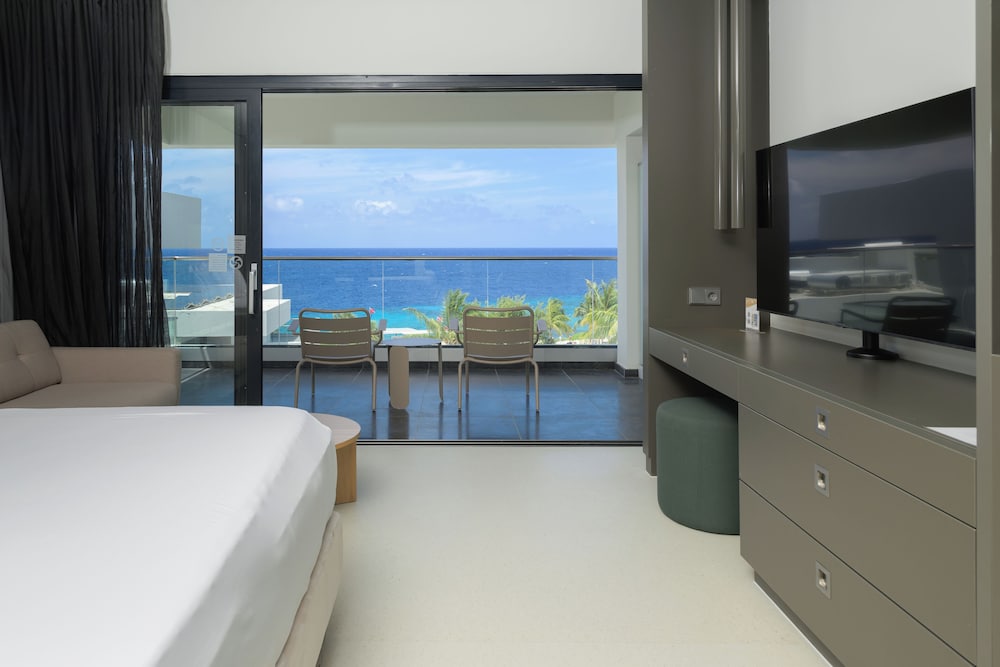Papagayo Beach Hotel 26/76