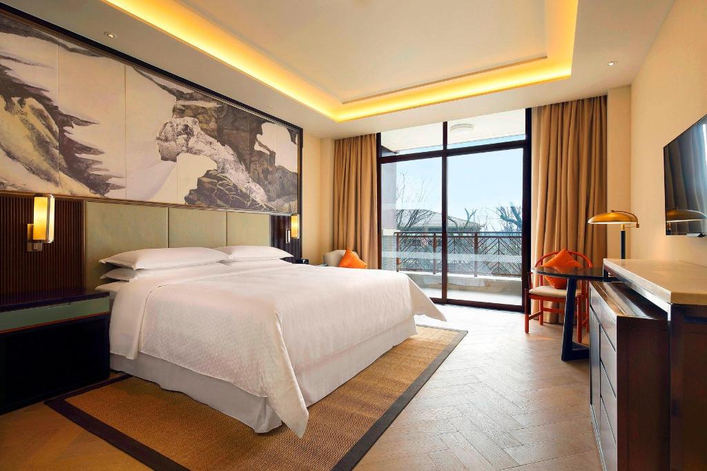 Guest Room, King Bed, Old Town View, Balcony