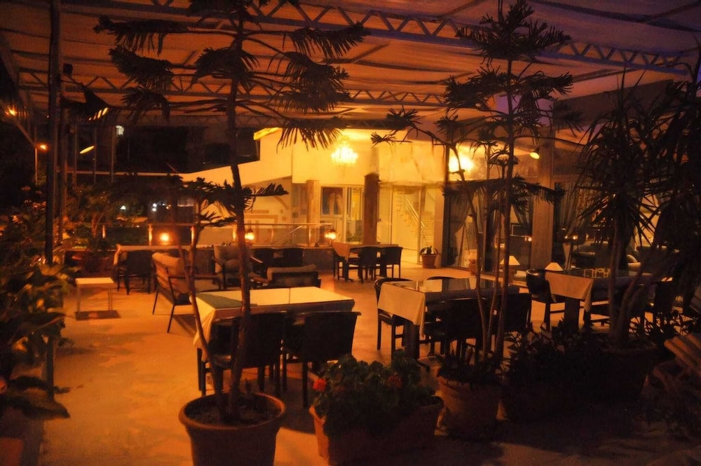 SYEDRA HOTEL 15/22