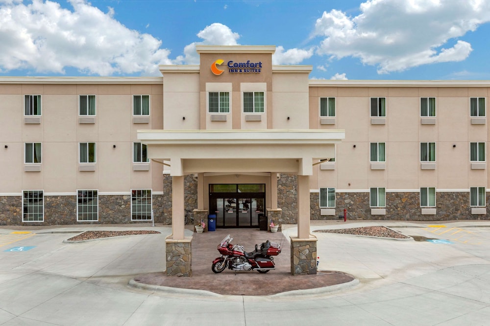 COMFORT INN & SUITES NEAR MT. RUSHMORE 1/34