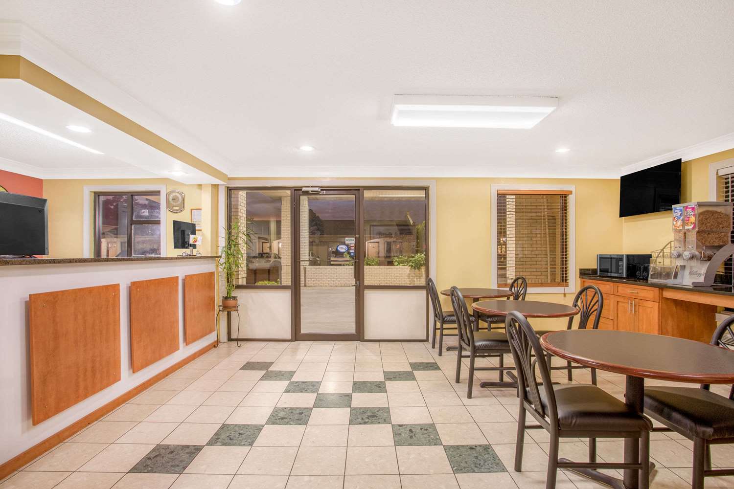 Super 8 By Wyndham Sumter 12/15