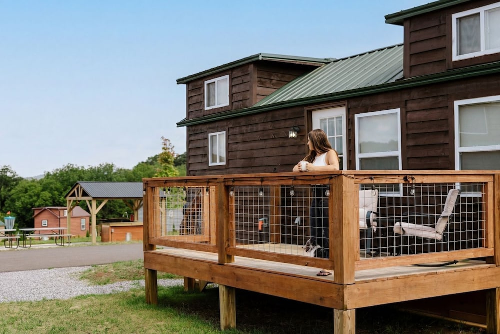 Sojourn Lodging 2/53