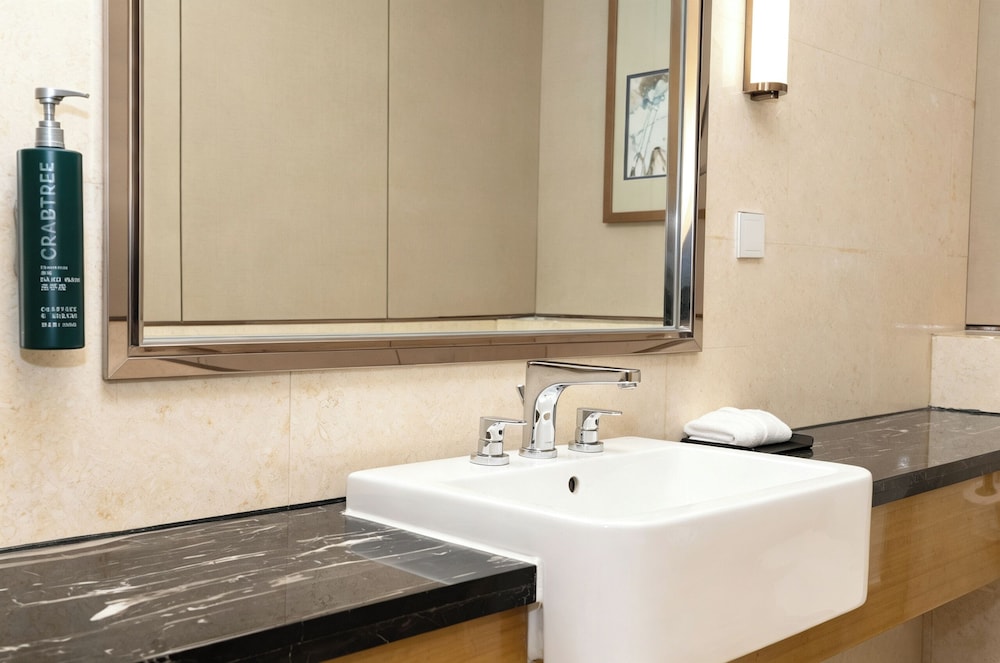 Executive, Suite, King Bed, Doubletree By Hilton Heyuan 5/8