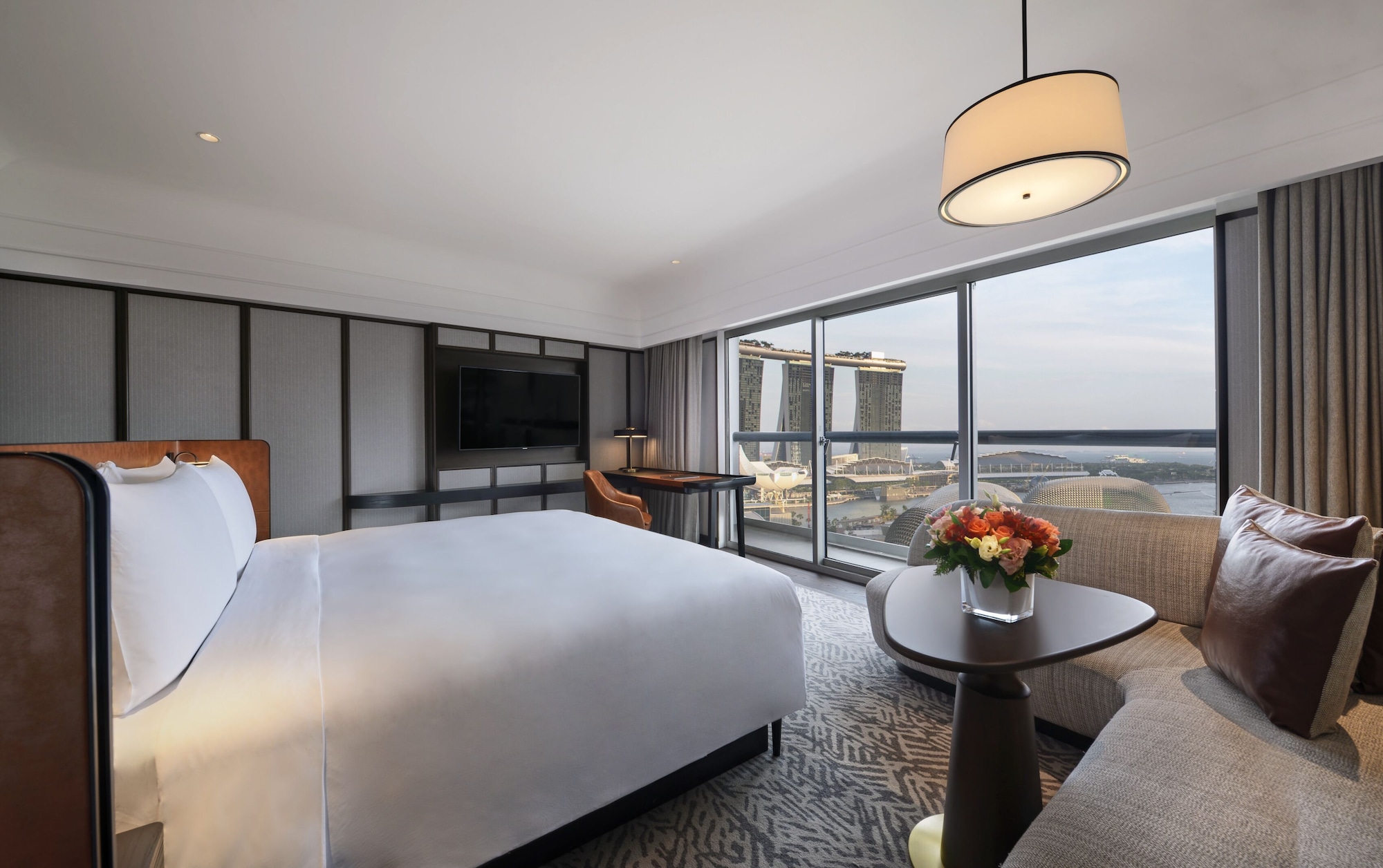 MARINA BAY, DELUXE, KING BED, BAY VIEW, BALCONY