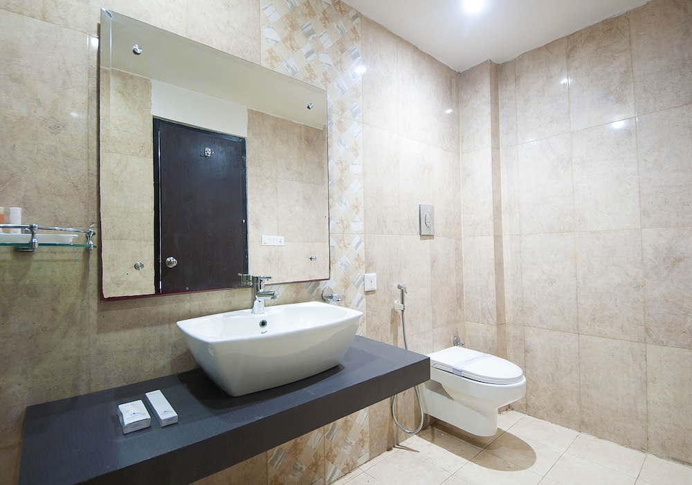 HOTEL APRA INTERNATIONAL 33/34