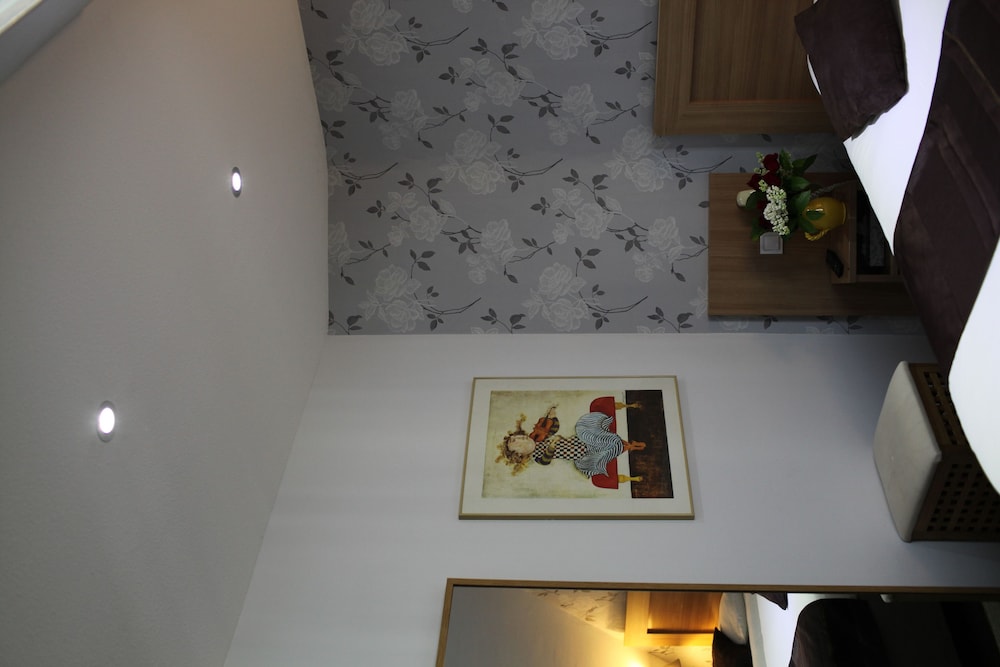 Alane Hotel 45/57