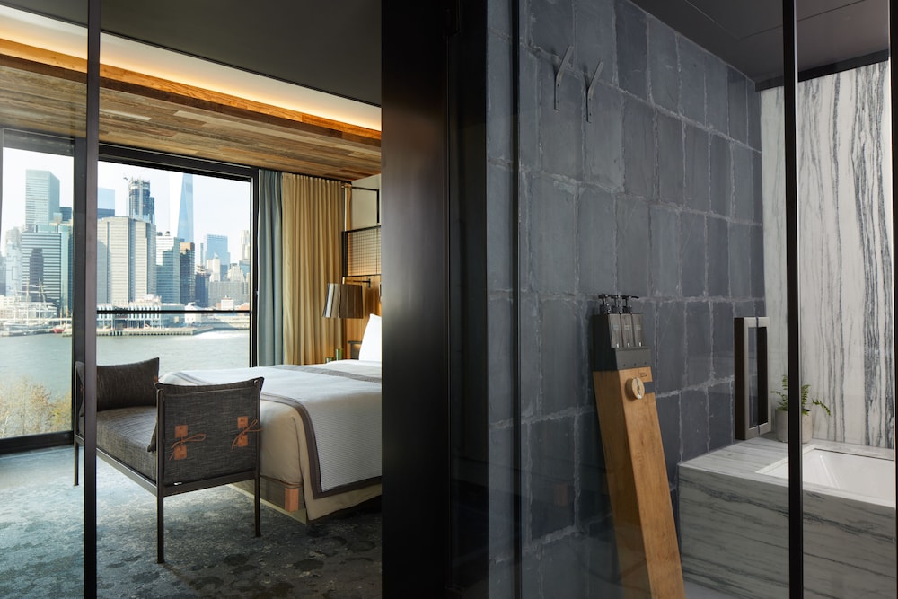1 BEDROOM, SKYLINE, SUITE