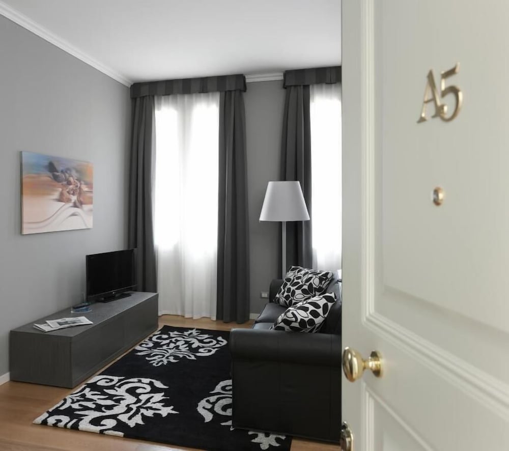 Palace Suite 13/64