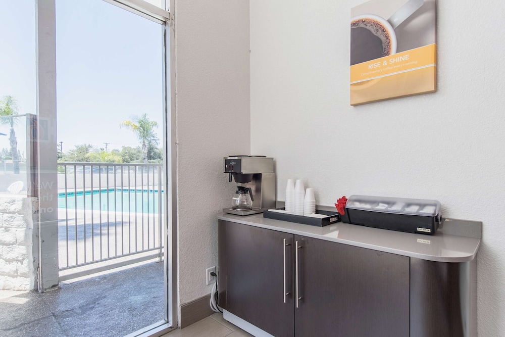 Motel6 Bakersfield, CA - Central 10/44