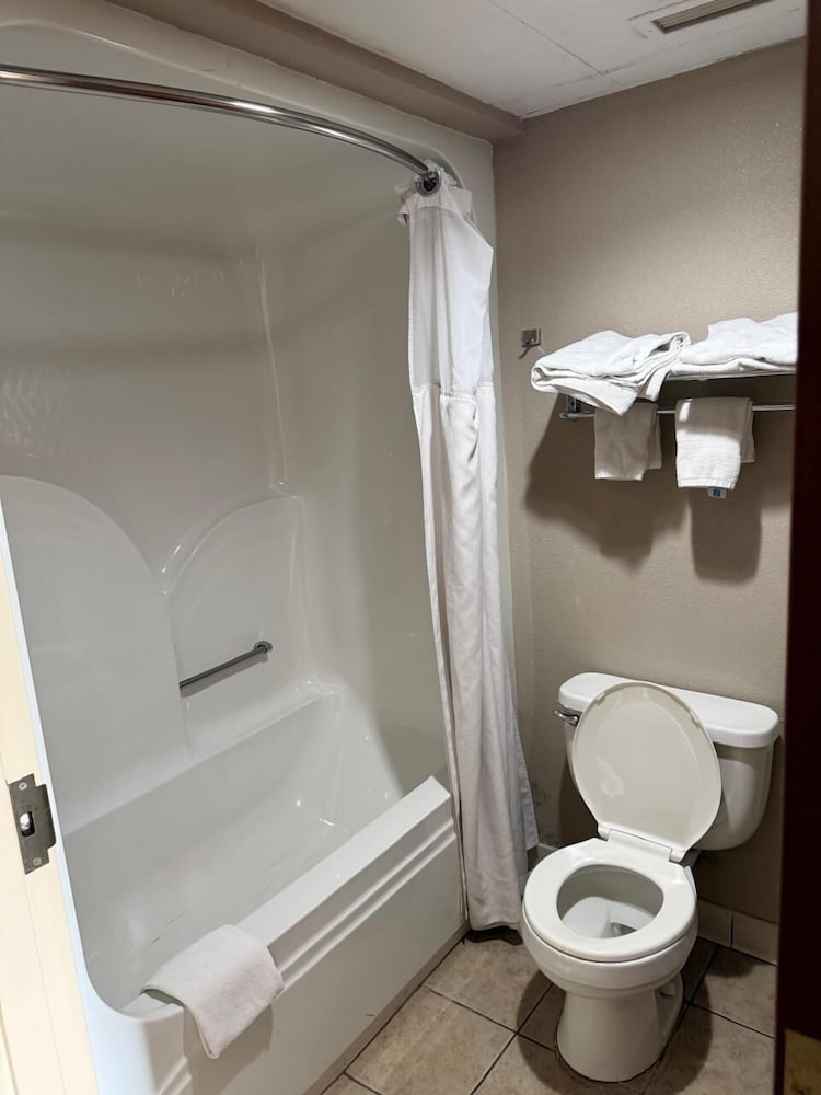 Super 8 By Wyndham Chambersburg I-81 39/43