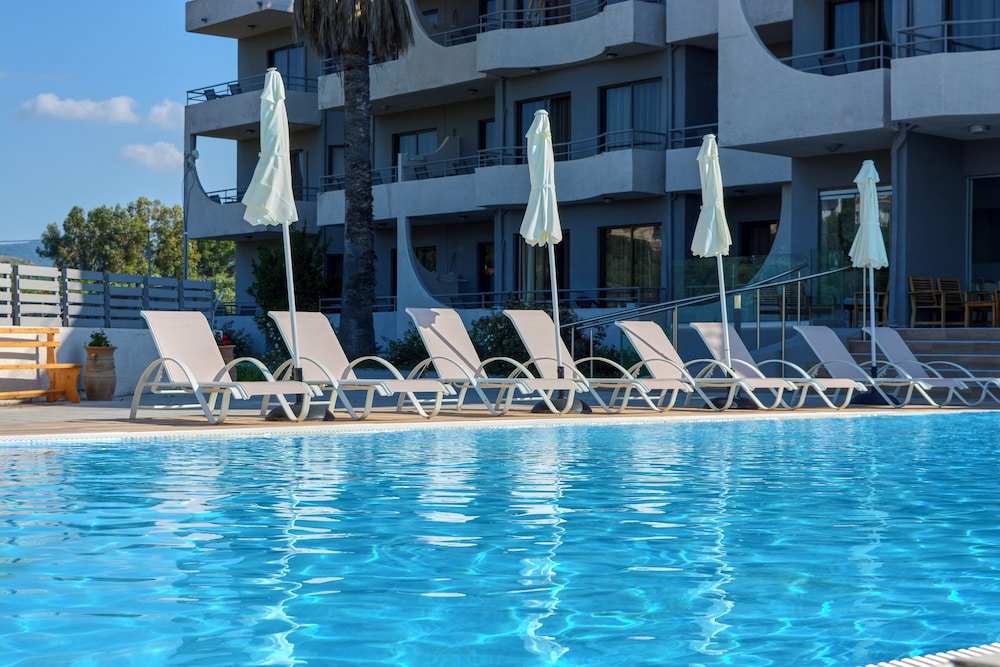 Ivory Serenity Hotel 63/70