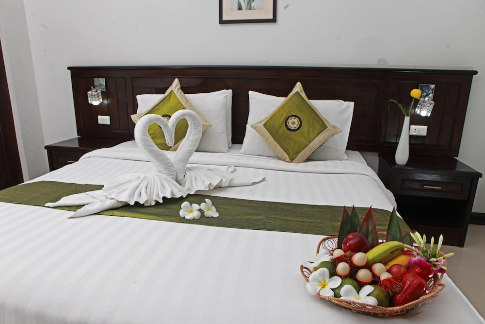 First Residence Hotel 33/48