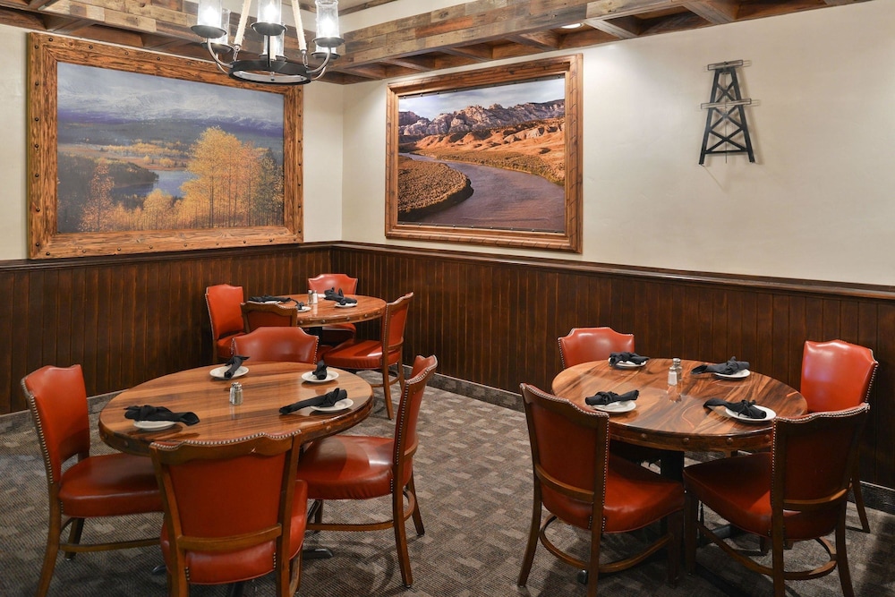 Quality Inn Vernal Near Dinosaur National Monument 37/43