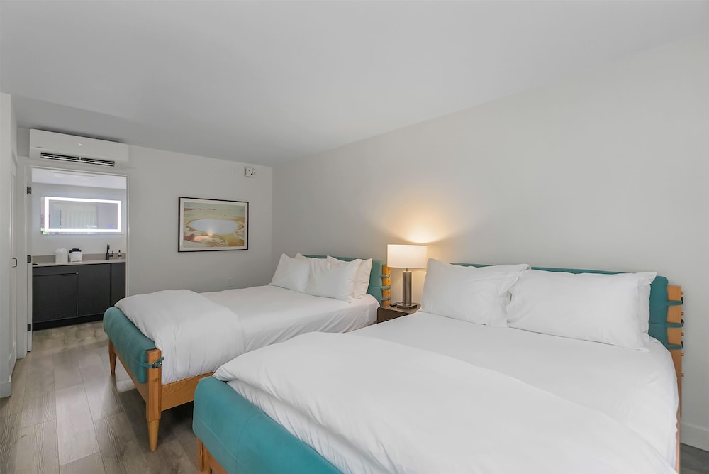 Room, 2 Queen Beds, Courtyard View