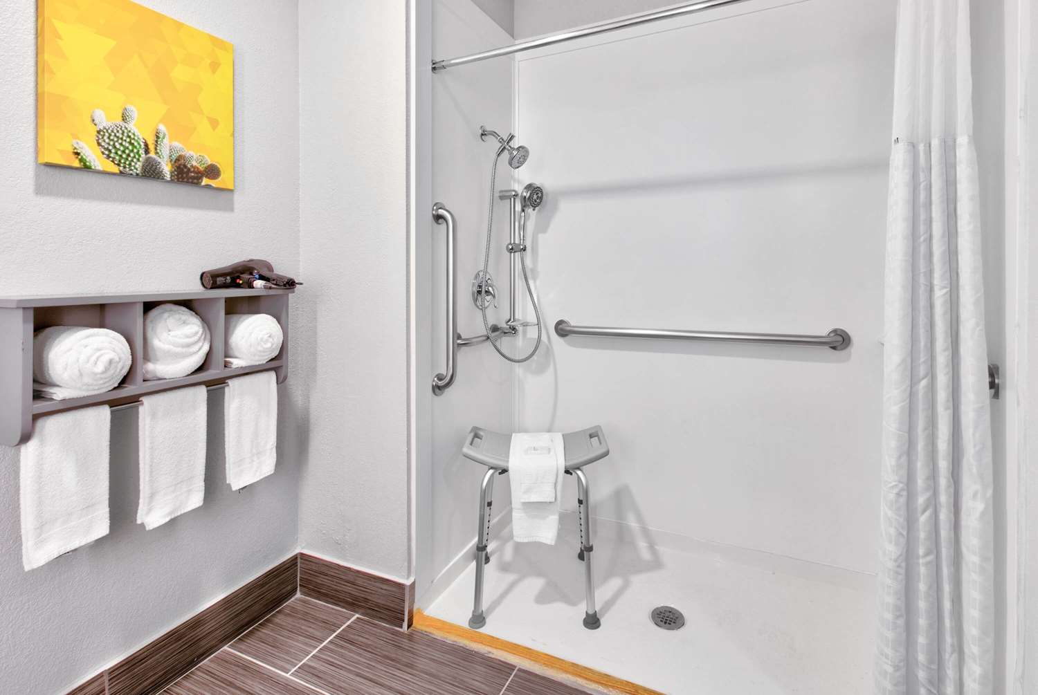 La Quinta Inn & Suites by Wyndham Dallas - Las Colinas 20/20