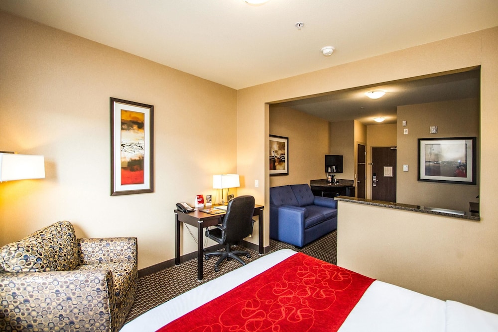 Comfort Suites Kelowna, BC 36/52