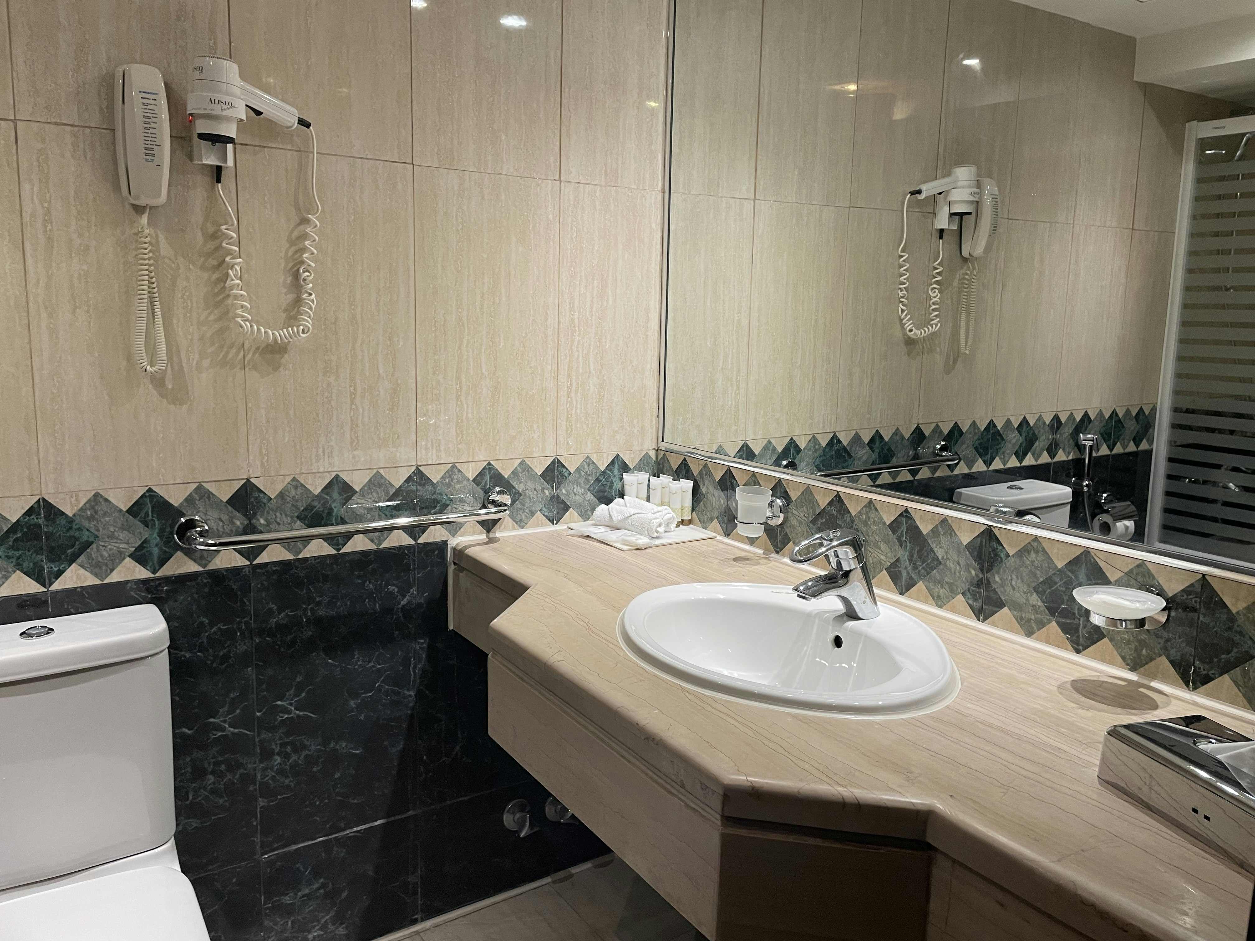 Triumph Plaza Hotel 65/65