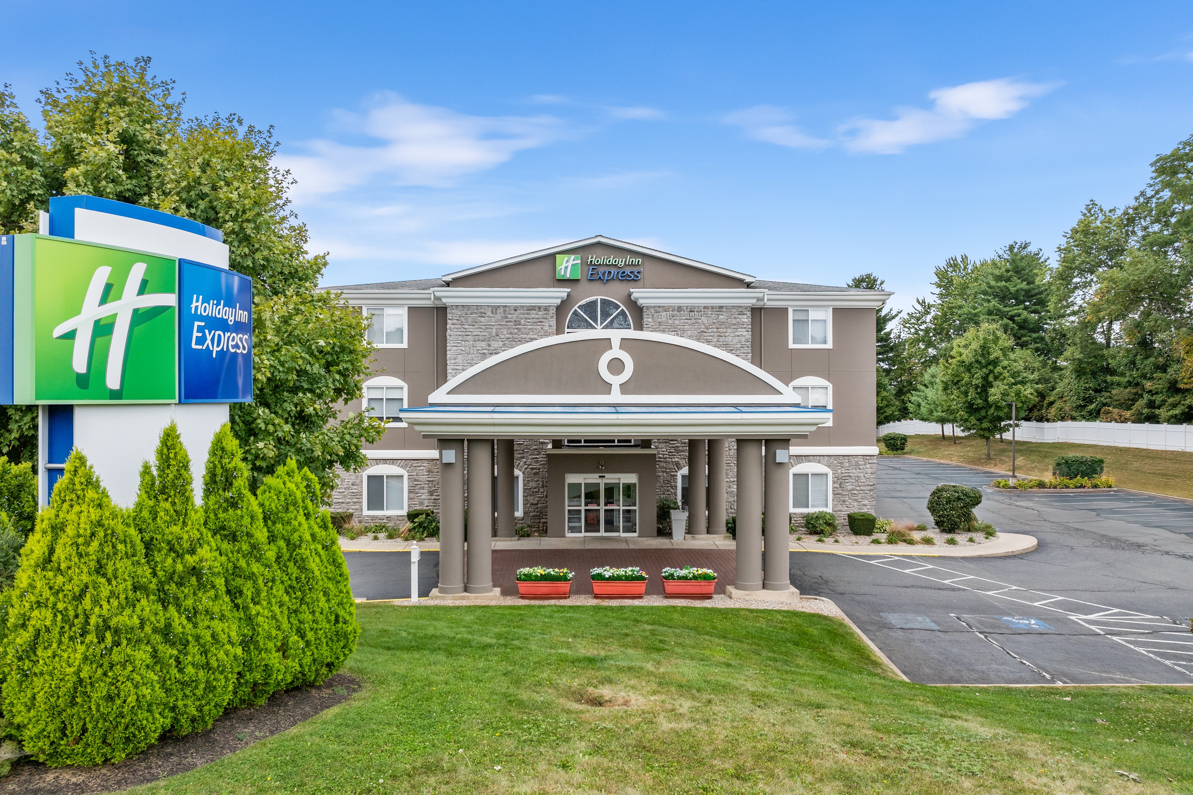 Holiday Inn Express Newington 4/50