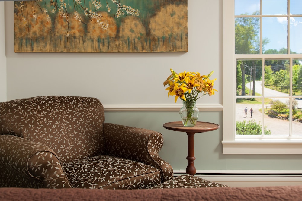 The Inn at Round Barn Farm 40/70