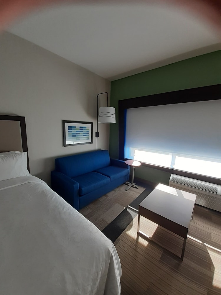 Holiday Inn Express and Suites Richburg 27/50