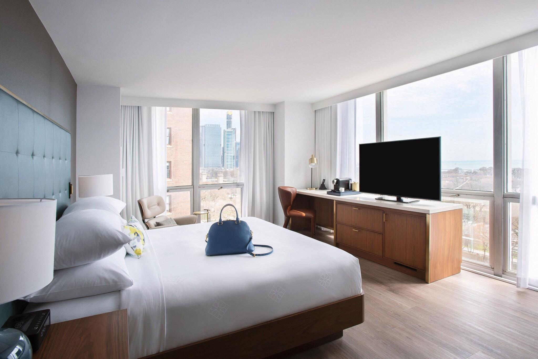 غرفة سوبيريور بسرير مزدوج بإطلالة على المدينة، Le Meridien Essex Chicago 2/5