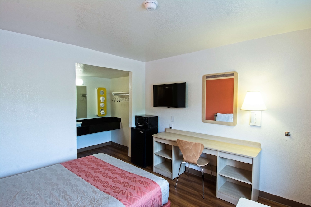 Motel6 Redding, CA - South 19/36
