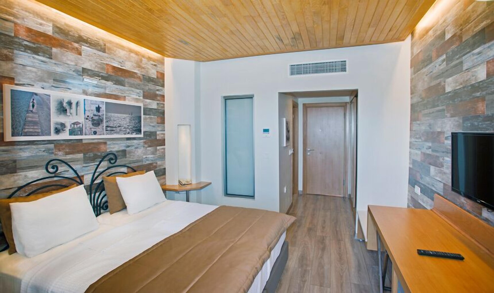 DELUXE, DOUBLE BED