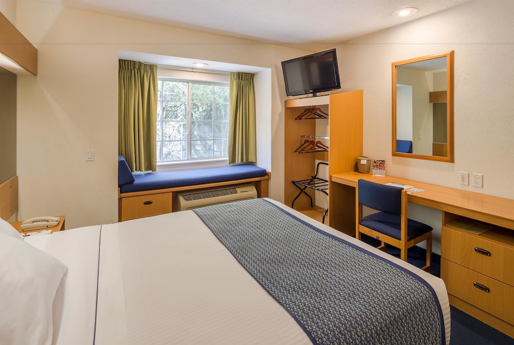 Microtel Inn & Suites by Wyndham Culiacan 15/56