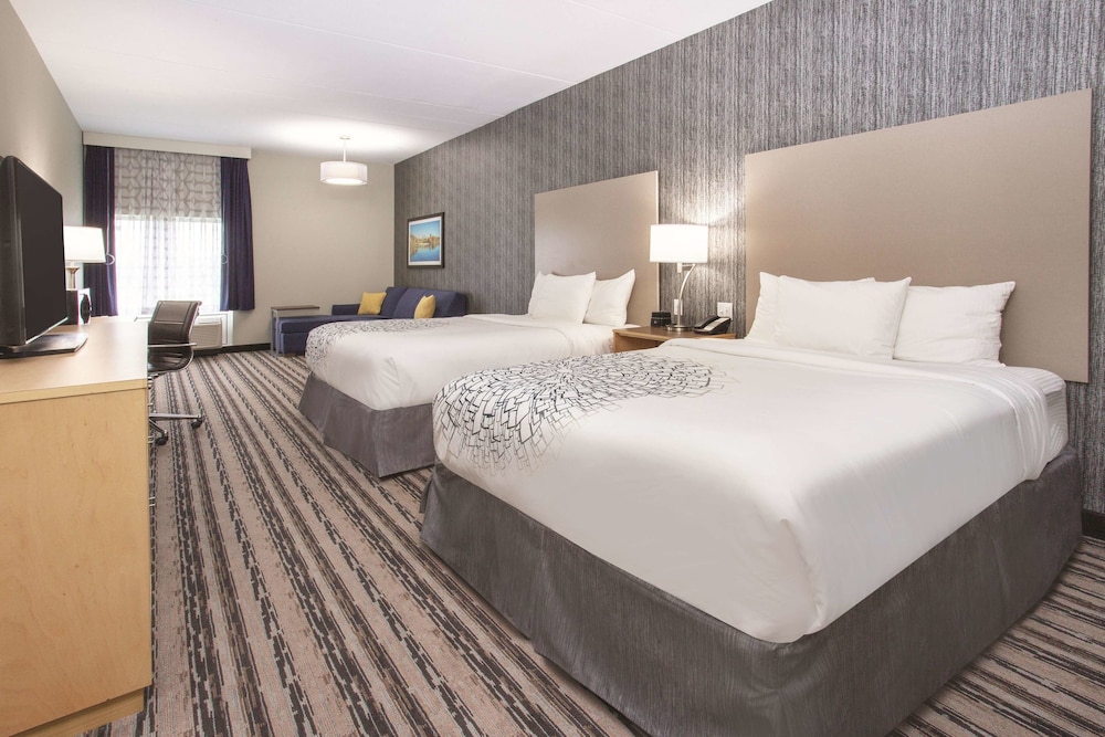 La Quinta Inn Suites By Wyndham Buffalo Amherst 13/50