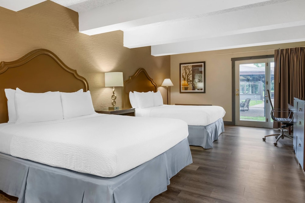 Fairway Inn and Suites Mishicot - Wi 11/50