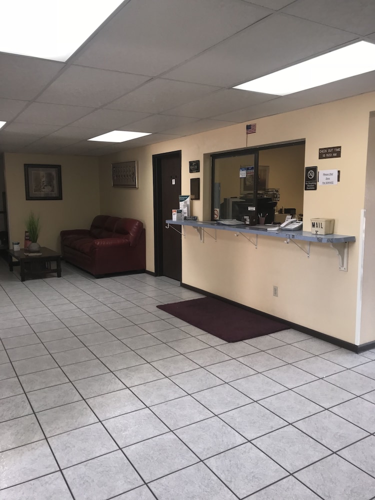 Rodeway Inn Winslow I-40 5/36