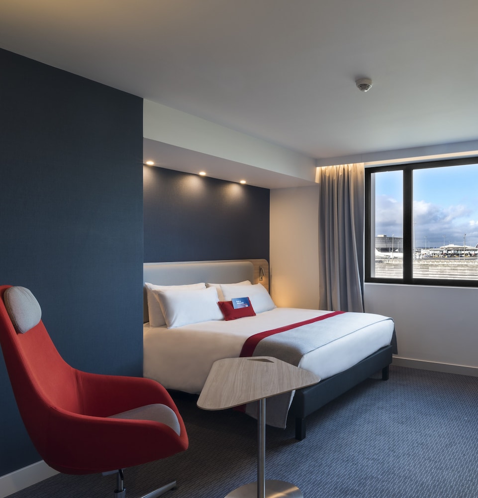 HOLIDAY INN EXPRESS PARIS - CDG AIRPORT 29/70