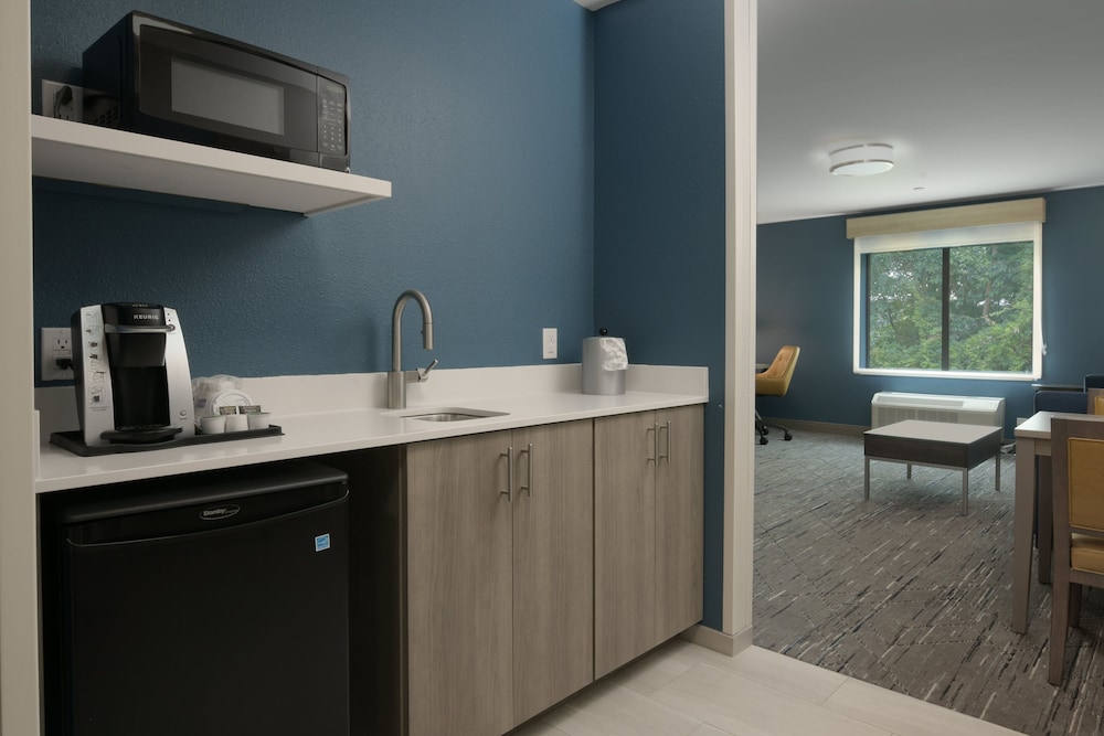 Holiday Inn Express and Suites Williamstown - Glassboro, an IHG Hotel (ex. Best Western Monroe Inn) 13/62