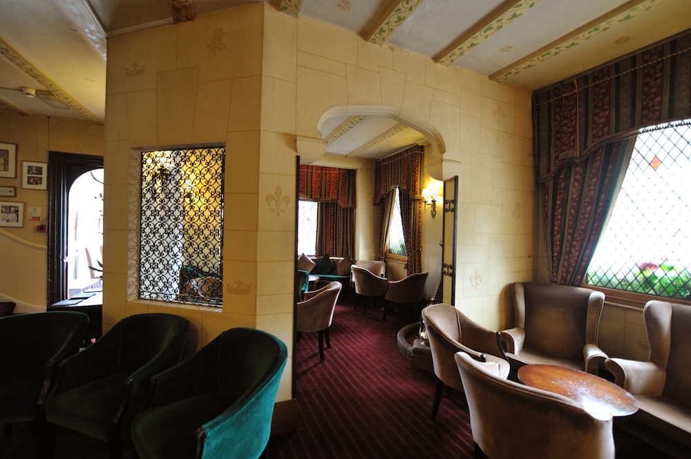 French Horn Hotel 26/49