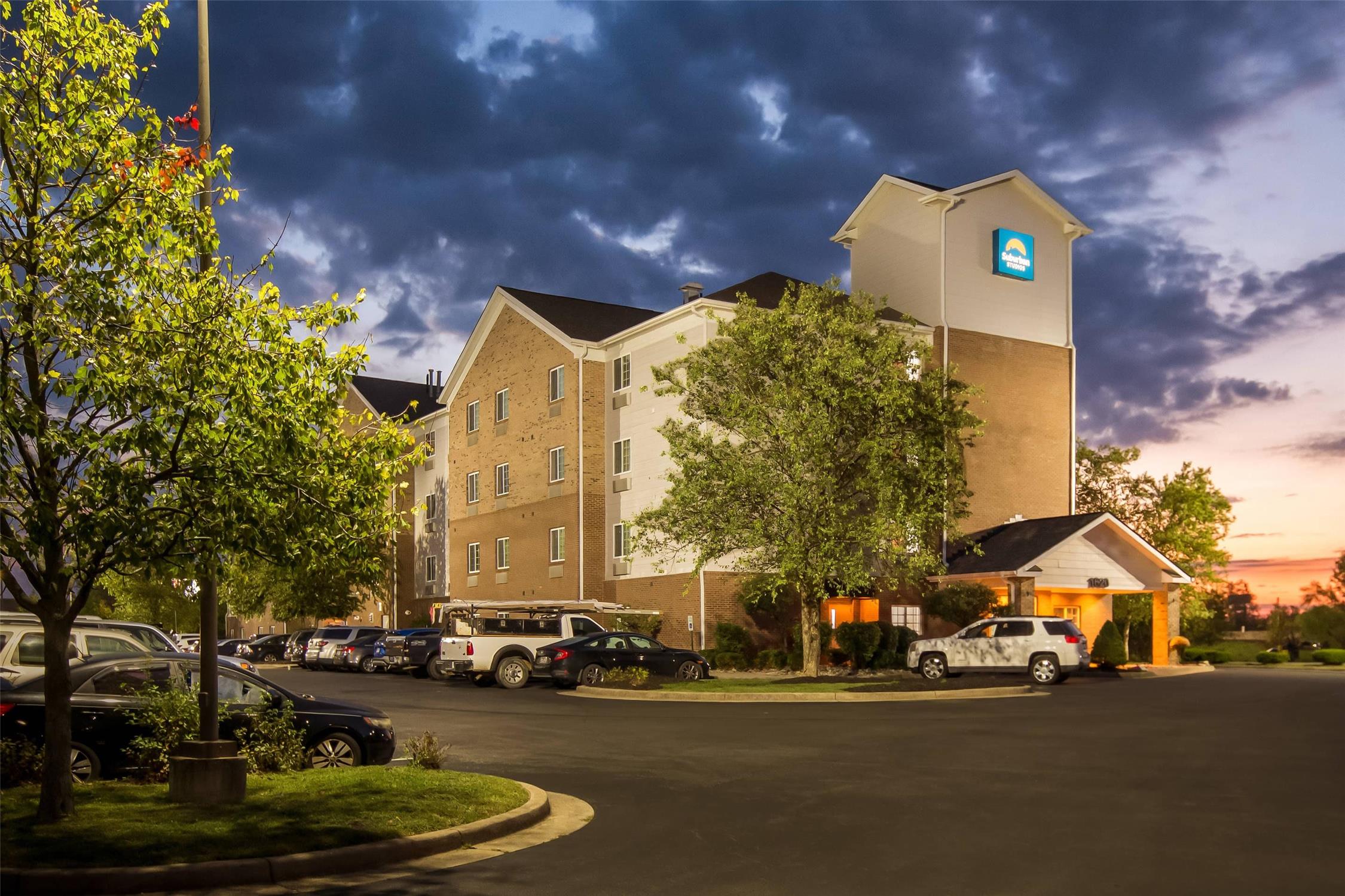 Birch Hill Suites Clarksville 31/35