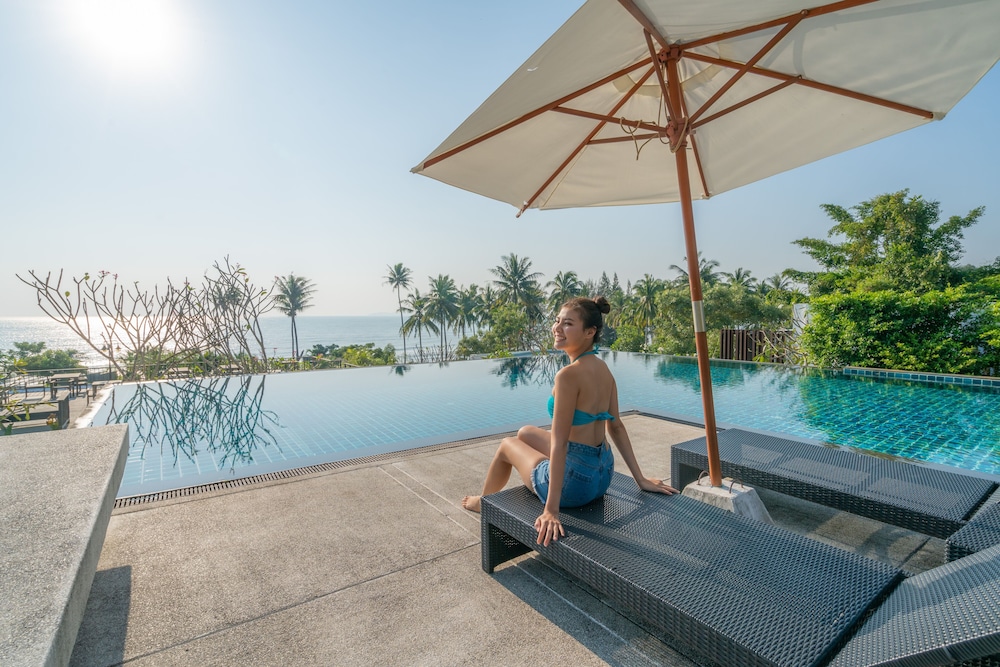 SEAnery Beach Resort 36/66
