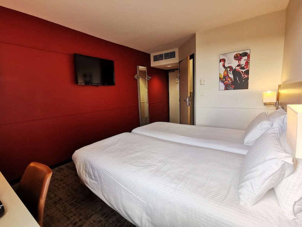 MERCURE Chartres Est 13/65
