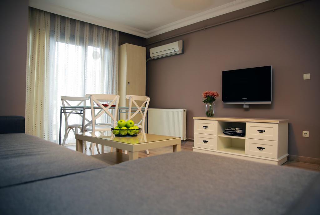 AKIN SUITES 19/24
