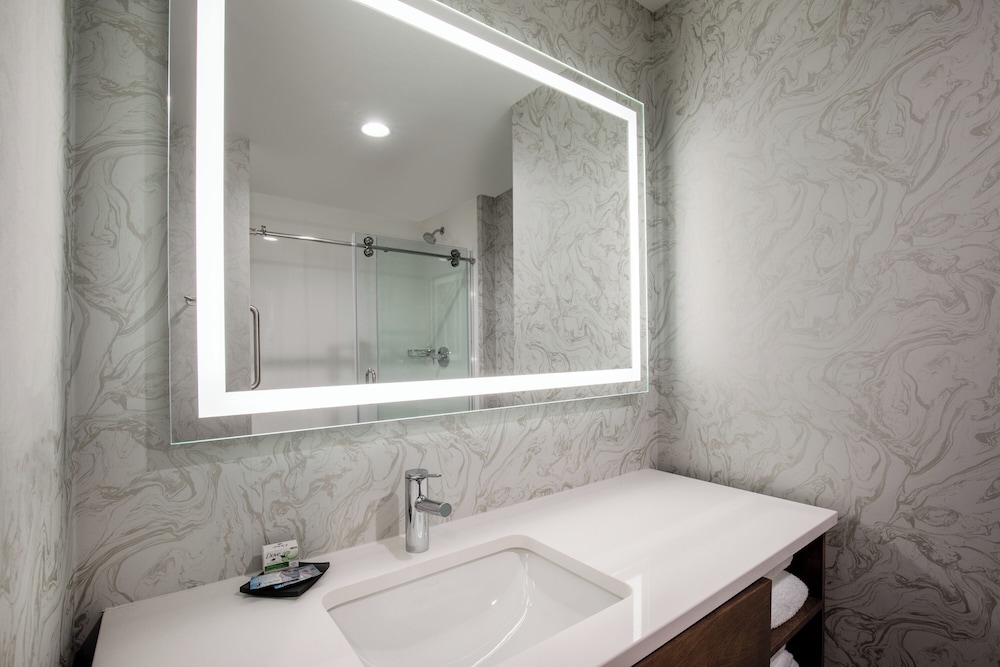 La Quinta Inn & Suites by Wyndham Chattanooga Downtown/South 60/61